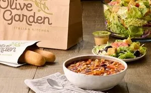 Olive Garden Weekday Lunch Special soup salad breadsticks $9.49